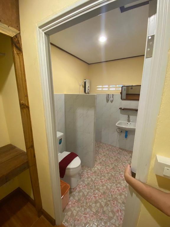 Koupelna v ubytování Baan Panseng Bungalow