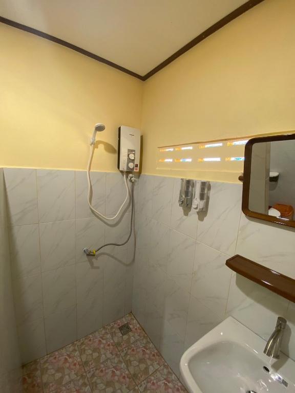 Koupelna v ubytování Baan Panseng Bungalow