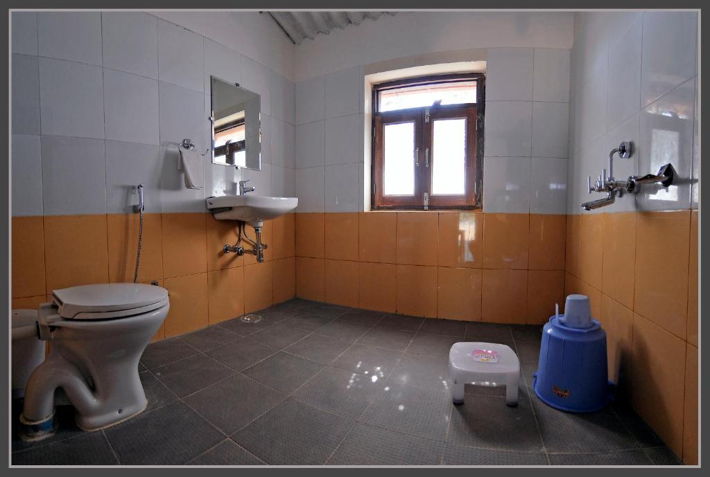 a bathroom with a toilet and a sink at Tala Camp in Tāla