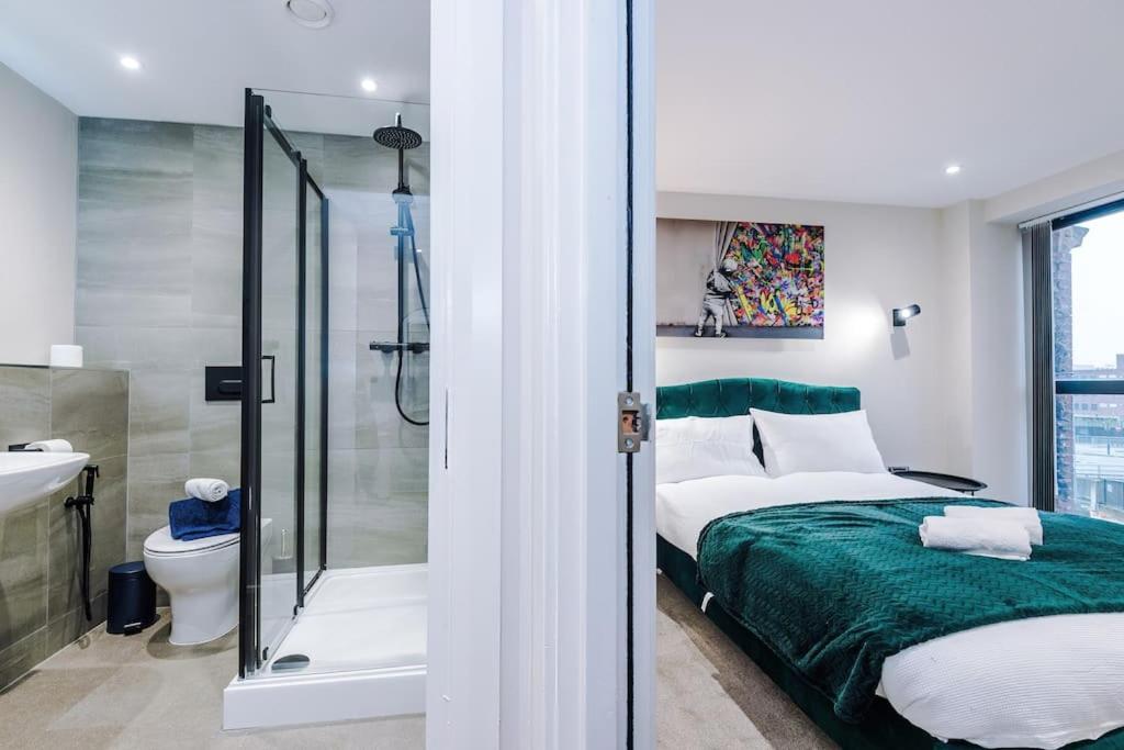 Postel nebo postele na pokoji v ubytování Monopoly Wallz - Sleeps 3