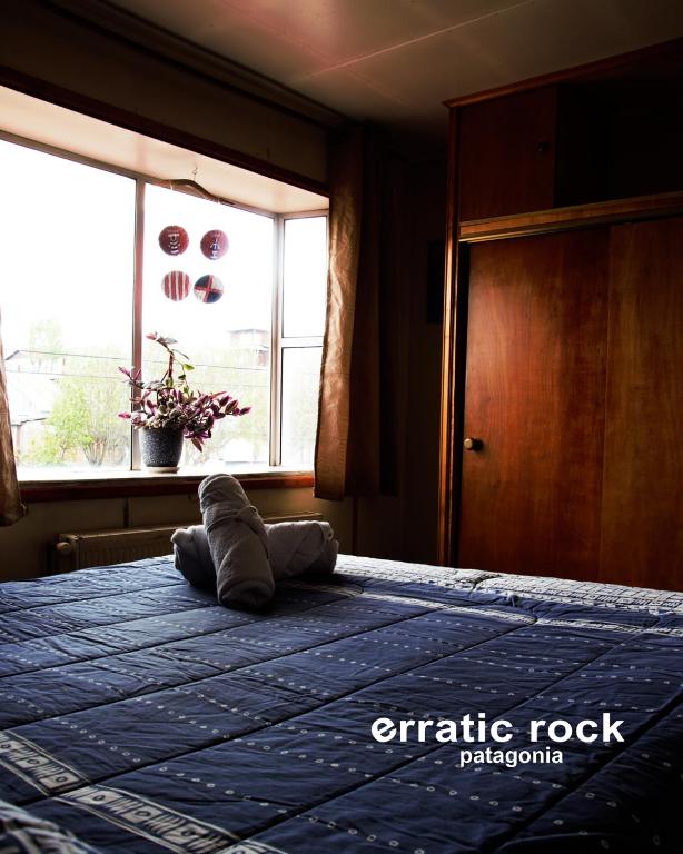 Letto o letti in una camera di erratic rock