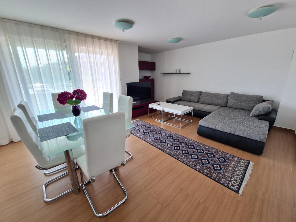 Posezení v ubytování Modern Apartment Kompas