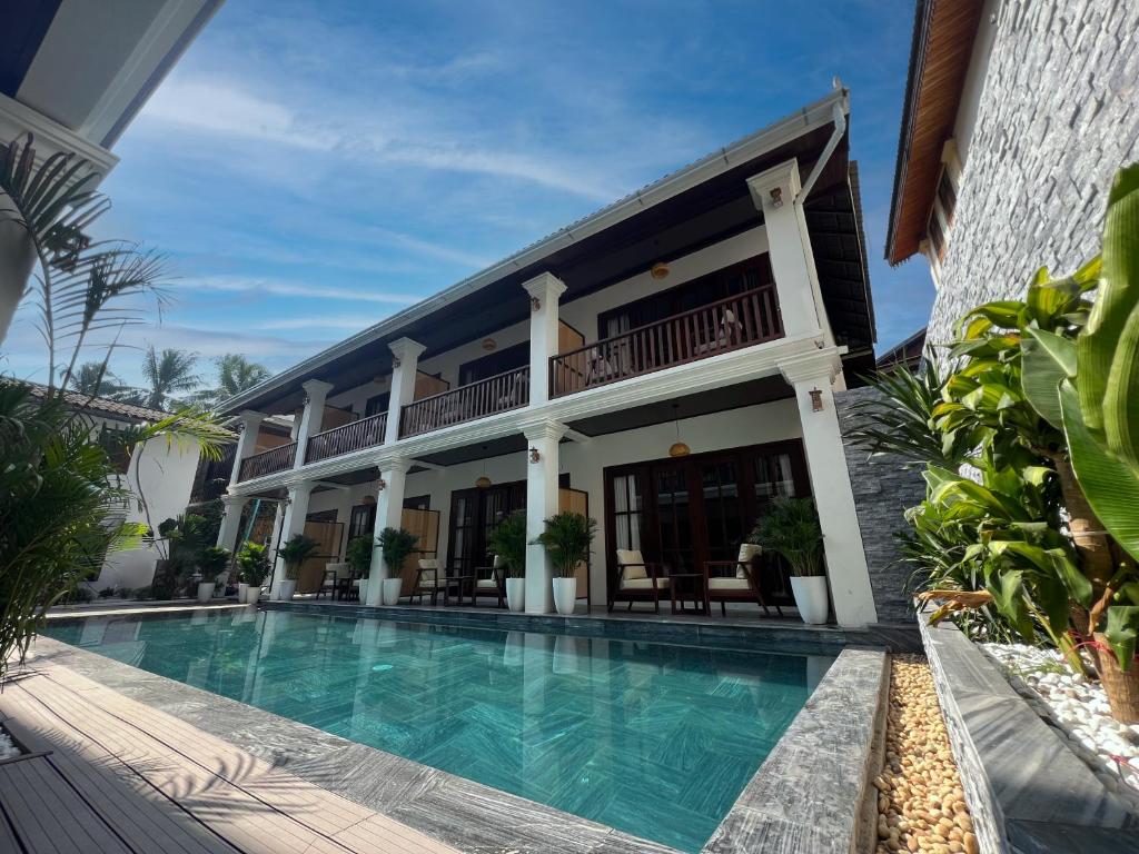 Bazén v ubytování The Secret Luang Prabang nebo v jeho okolí