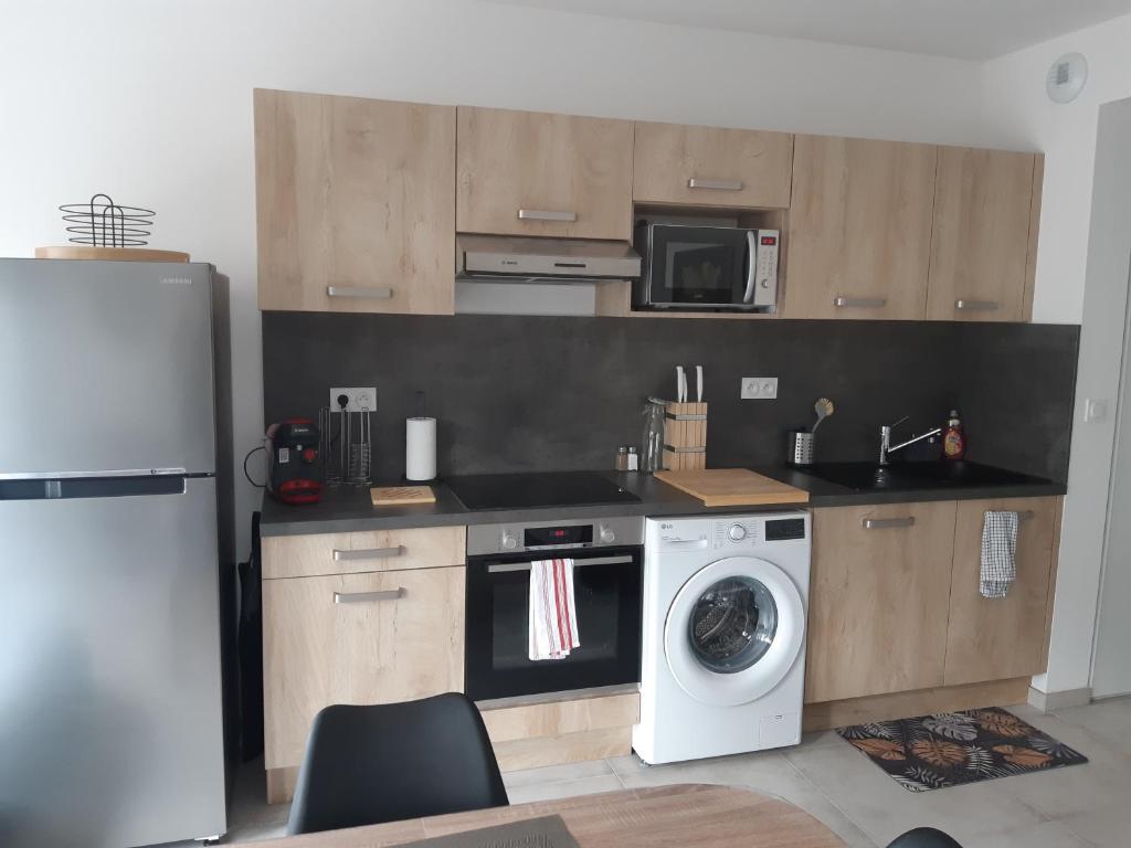 Kuchyň nebo kuchyňský kout v ubytování Appartement T2 cosy - Embrun