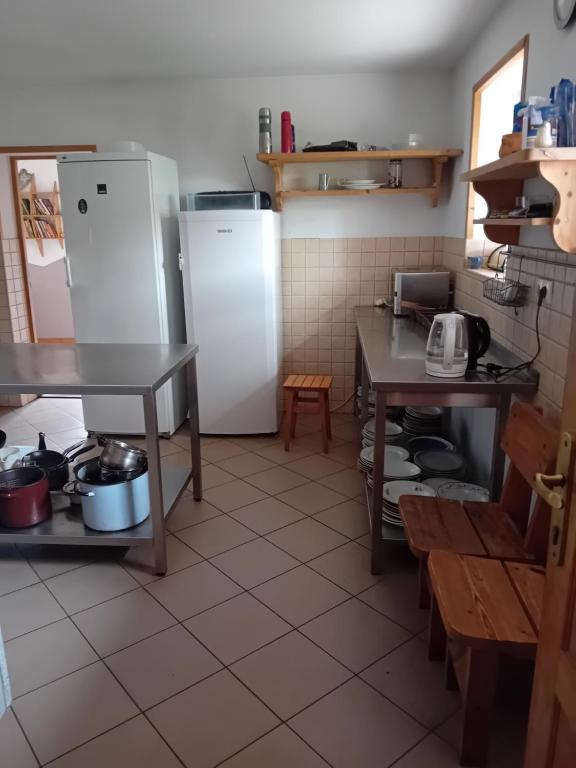 Kuchyňa alebo kuchynka v ubytovaní Pokoje Gościnne Za Sichłą