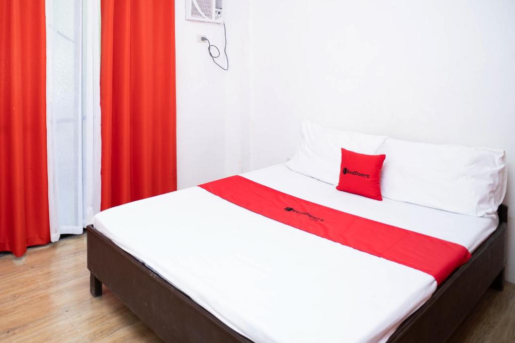 RedDoorz @ Hergem Siargao Inn - Standard Double Room