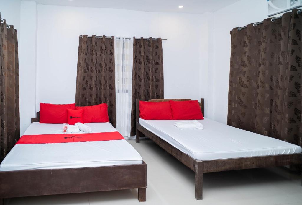 RedDoorz @ Hergem Siargao Inn - Family Room