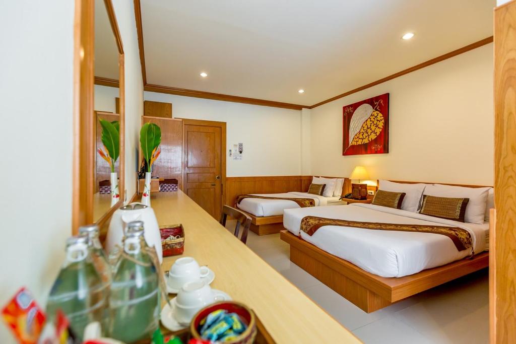 Postel nebo postele na pokoji v ubytování Loei Village Hotel