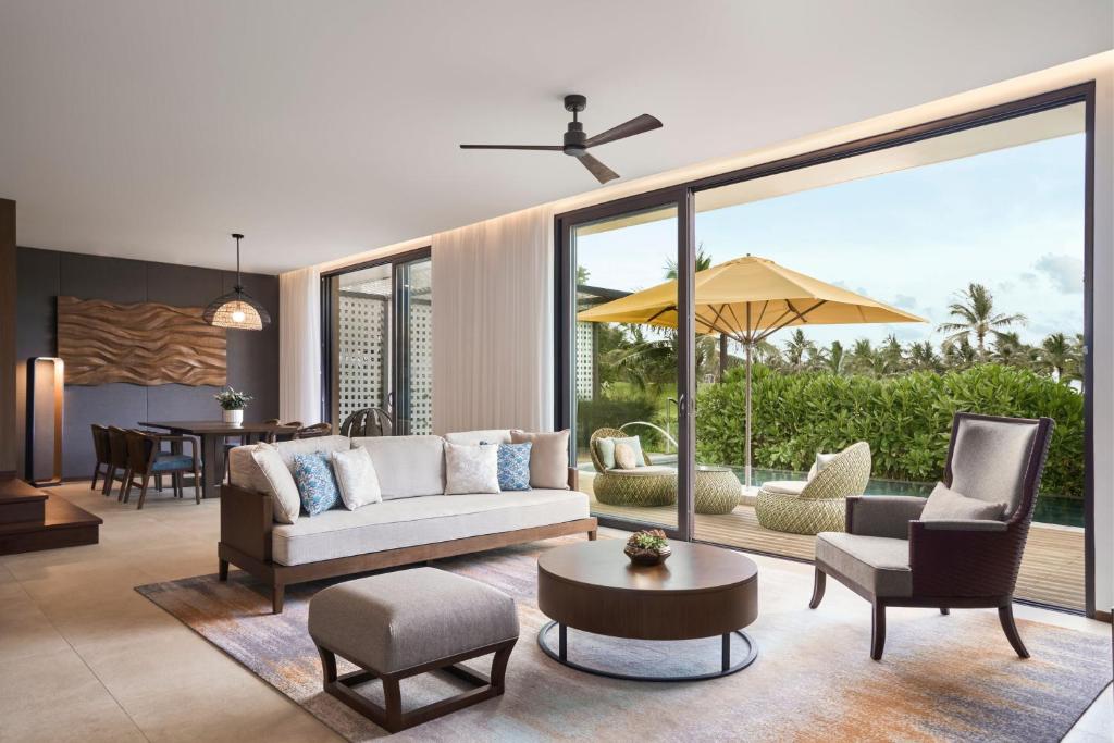 2 Bedroom Villa, Bedroom 1: 1 King, Bedroom 2: 2 Double