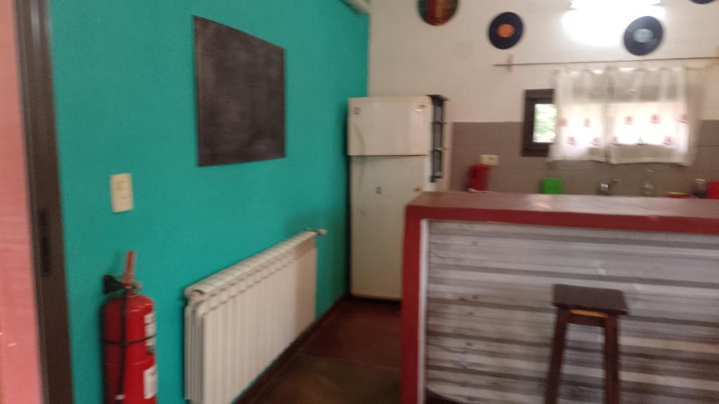 Kuchyň nebo kuchyňský kout v ubytování La Brújula Hostel y Club Social
