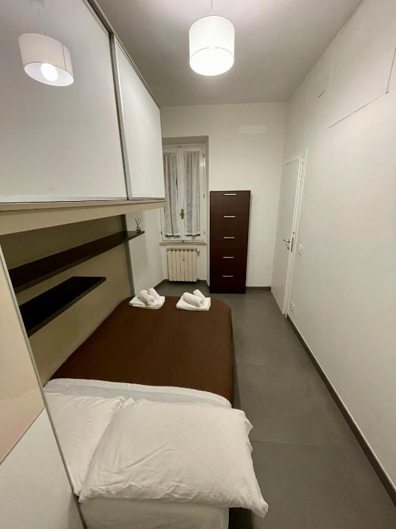 A bed or beds in a room at PRIVATEHOUSEINROME