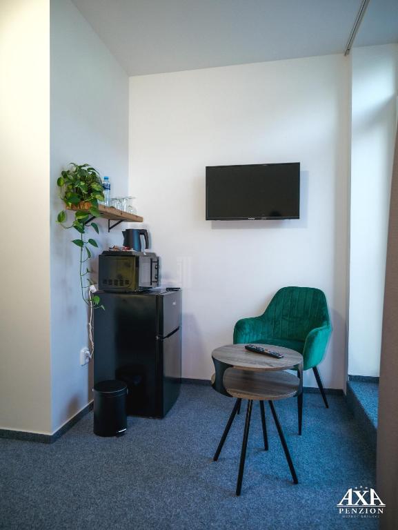TV a/nebo společenská místnost v ubytování Penzion Axa