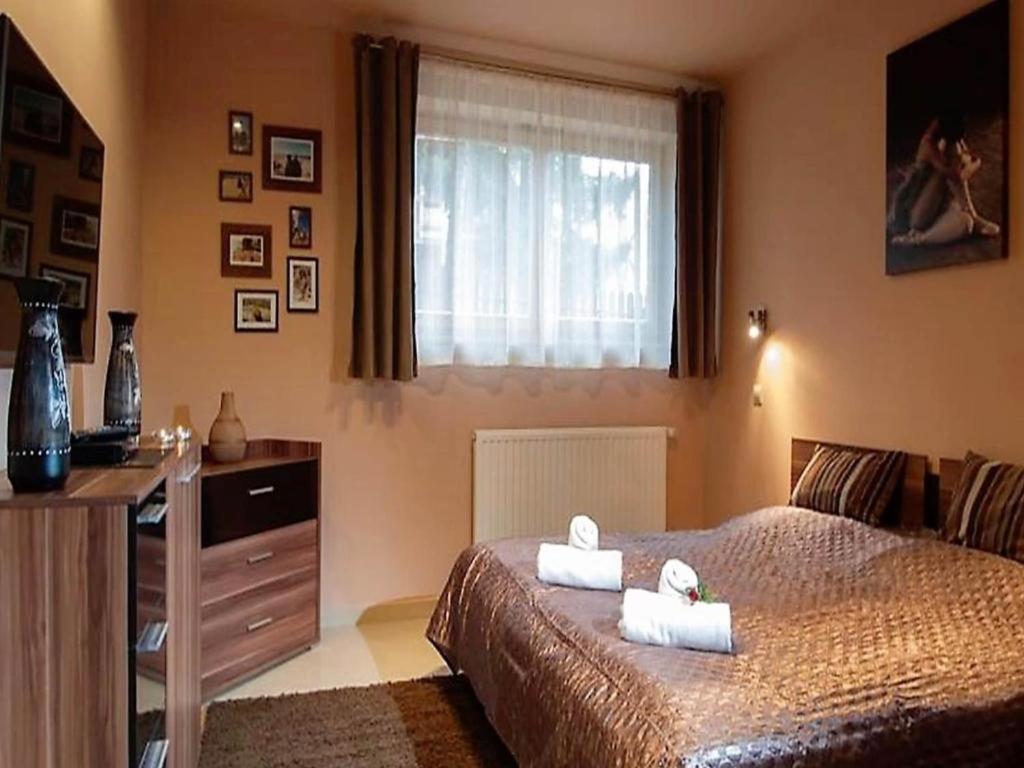 Posteľ alebo postele v izbe v ubytovaní Apartament Familijny Tatrzański