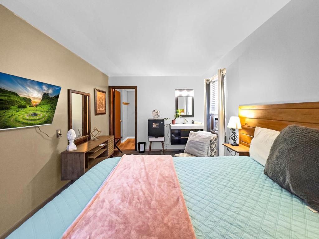 Timberline Lodge - Deluxe Queen Room