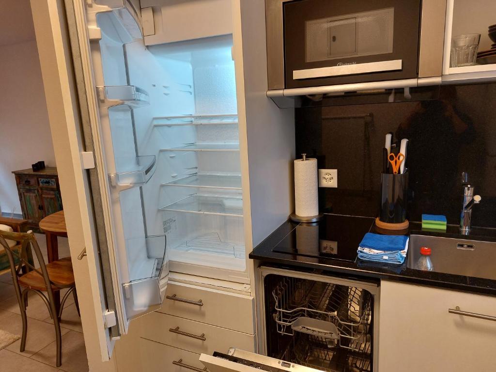 Kuchyň nebo kuchyňský kout v ubytování El Destino Apartments