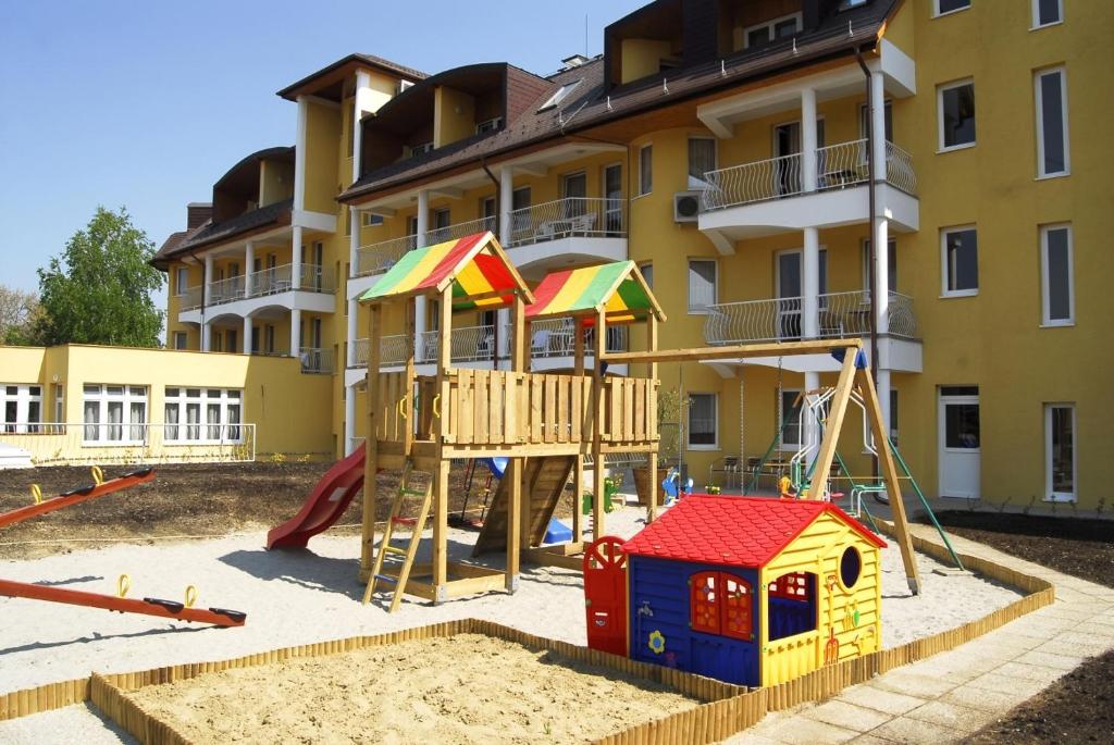 Herní místnost nebo prostor pro děti v ubytování Aphrodite Hotel