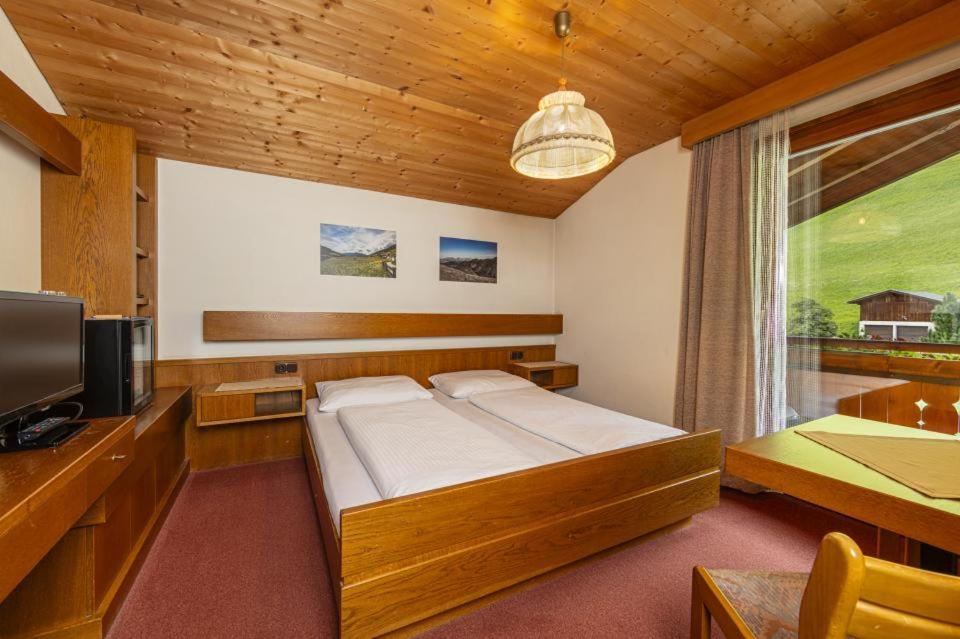 Postel nebo postele na pokoji v ubytování Hotel Vista Carnica