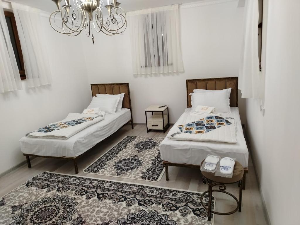 Ένα ή περισσότερα κρεβάτια σε δωμάτιο στο ZIYNAT Hotel