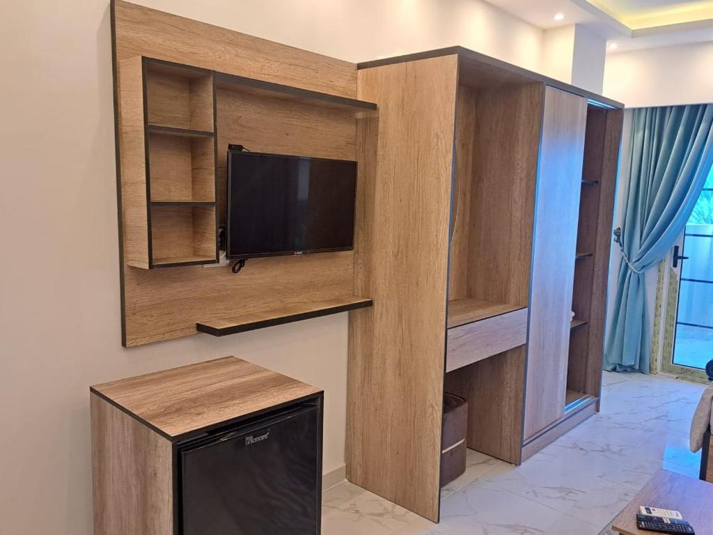 TV a/nebo společenská místnost v ubytování Juliana Beach Hurghada