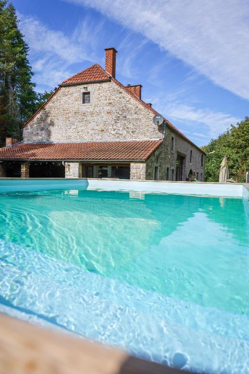 Bazén v ubytování Gîte la casa del cookie nebo v jeho okolí