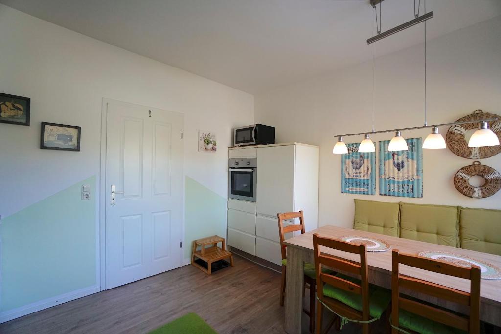 Kuchyň nebo kuchyňský kout v ubytování Ferienwohnung Krabbe in zentraler Lage von Eckernförde