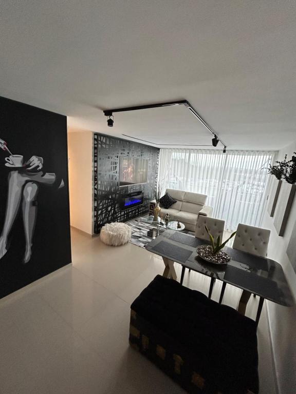 a living room with a table and a couch at Apartamento luxury panoramico in Estación Cúcuta