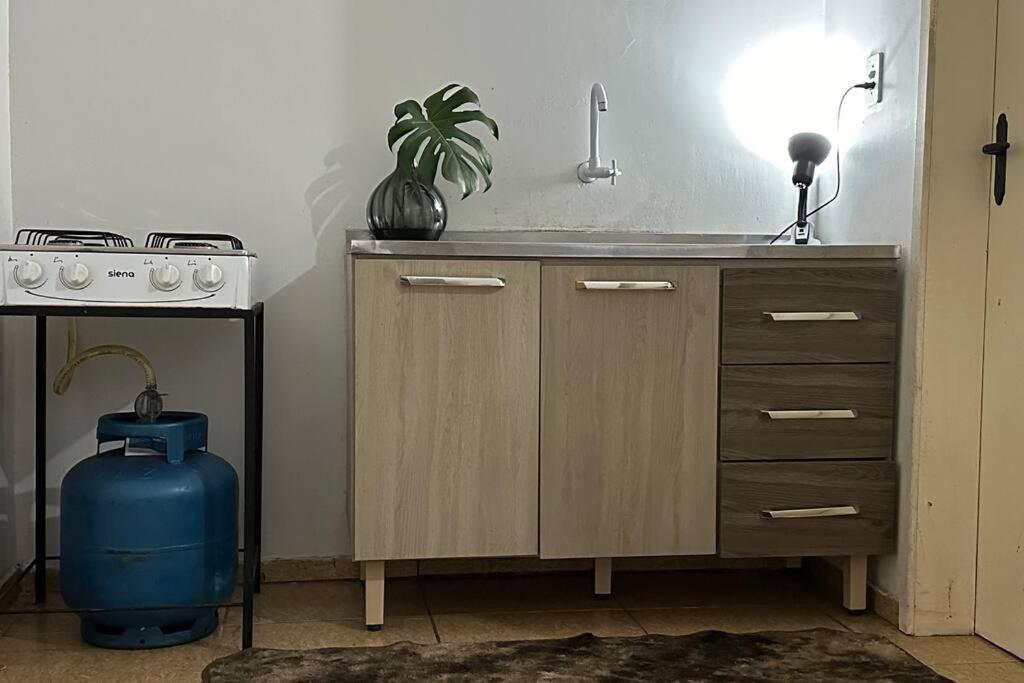 a kitchen with a sink and a stove and aperature at Apto 27 Flamingo in Pato Branco