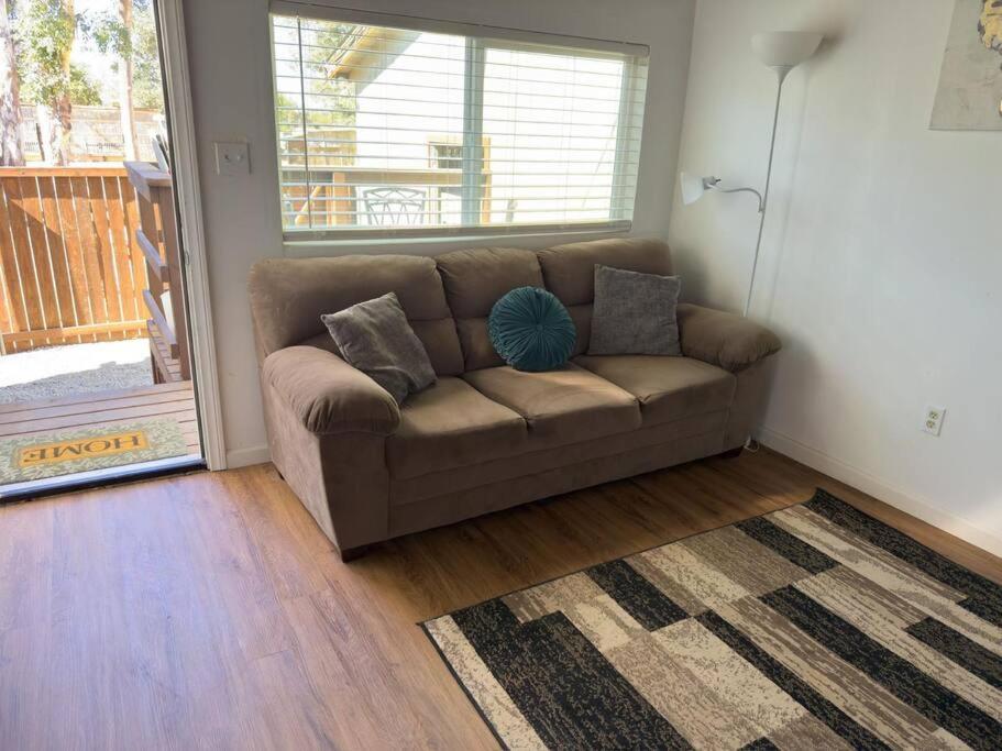 Χώρος καθιστικού στο OLD - Montecito A listing