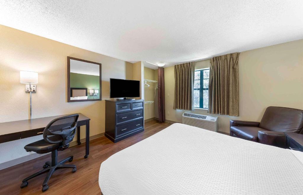TV a/nebo společenská místnost v ubytování Extended Stay America Suites - Juneau - Shell Simmons Drive