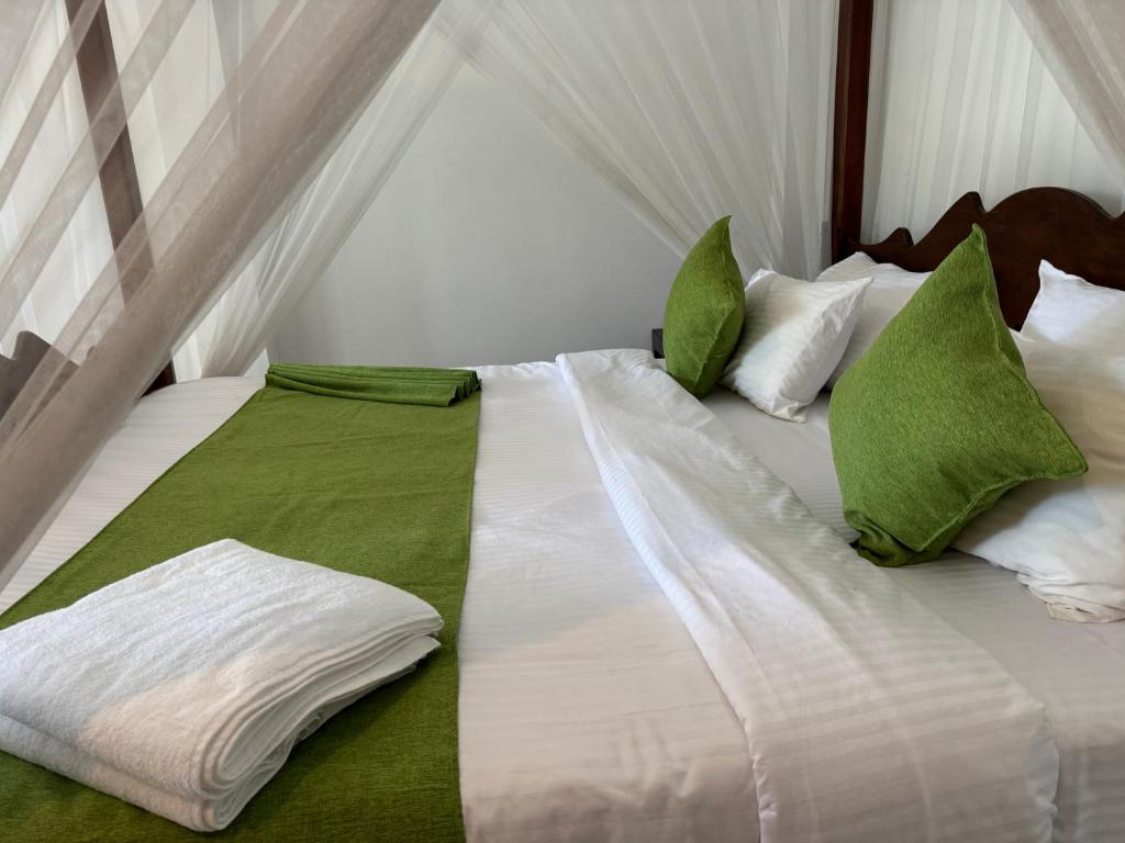 Postel nebo postele na pokoji v ubytování Brinkhouse Guesthouse , Unawatuna beach