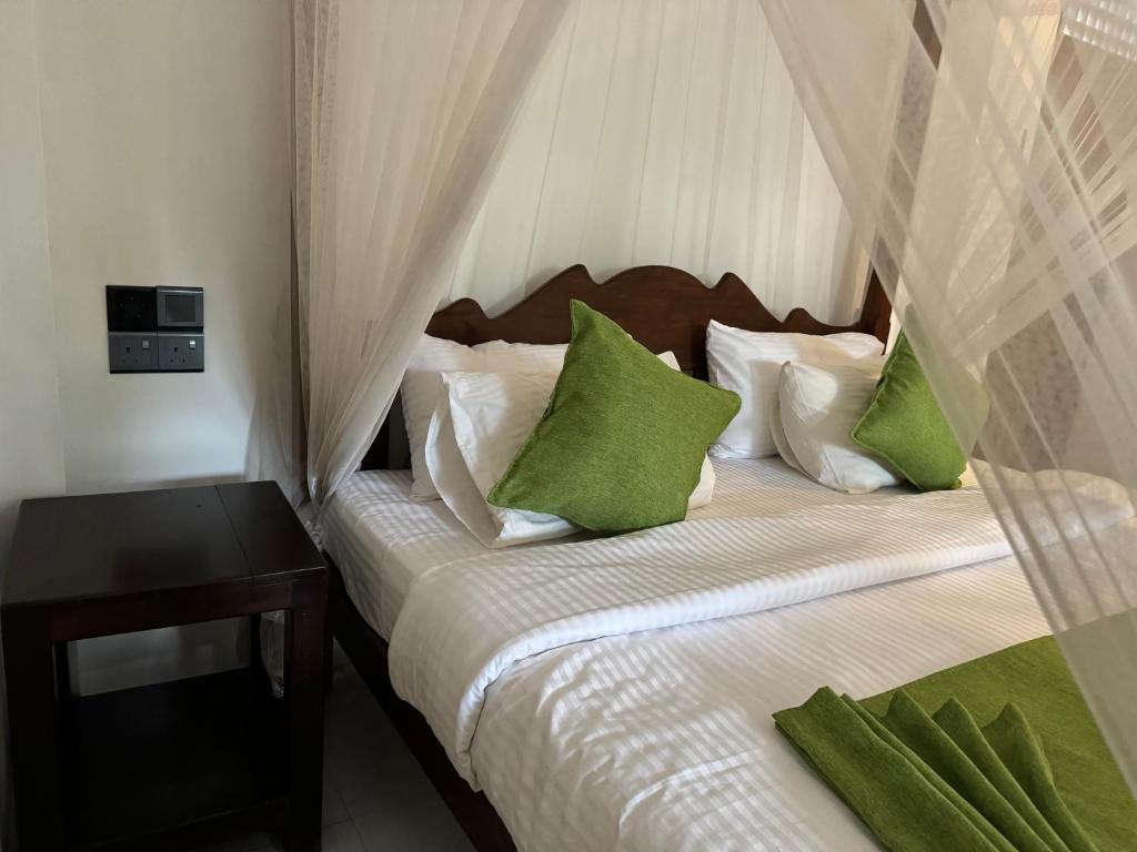 Postel nebo postele na pokoji v ubytování Brinkhouse Guesthouse , Unawatuna beach