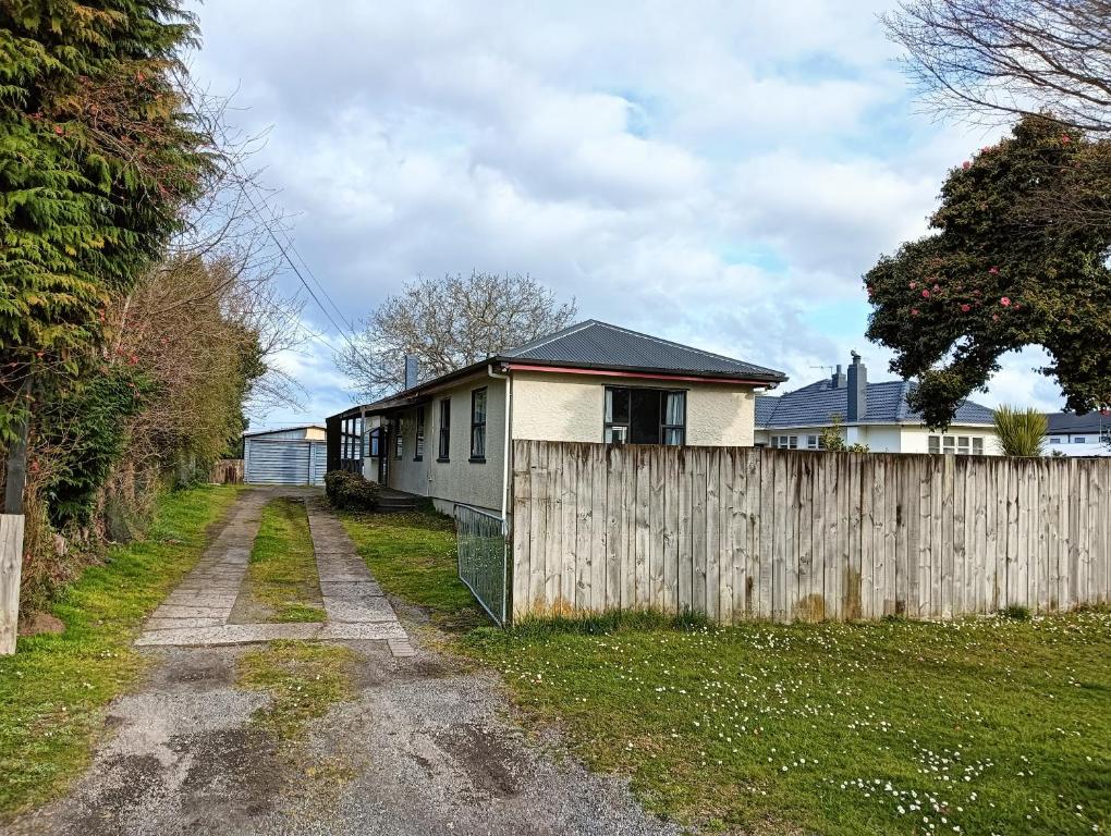 5 Bedroom House, 7 Salisbury Road, Rotorua - Resim 1