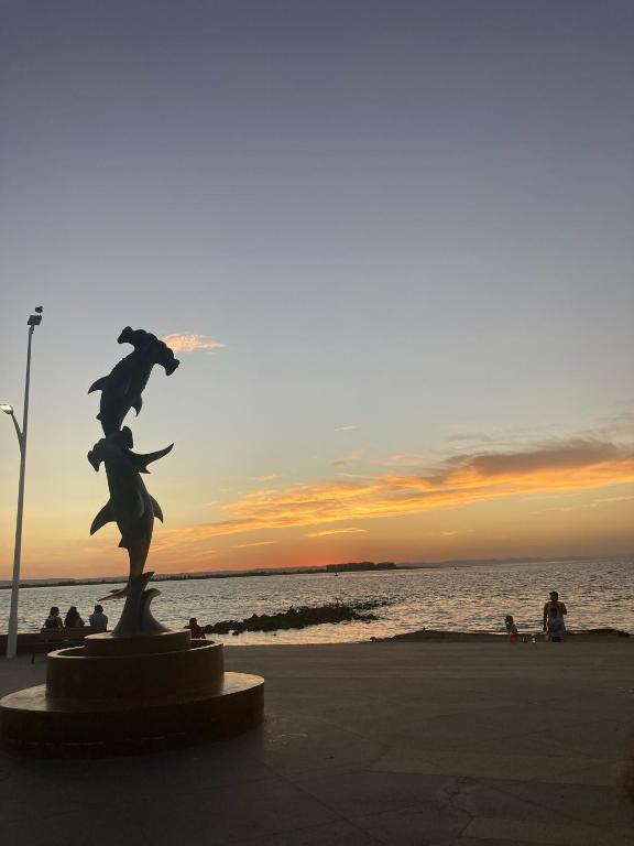 Huéspedes de Habitación #2 a dos cuadras del malecón