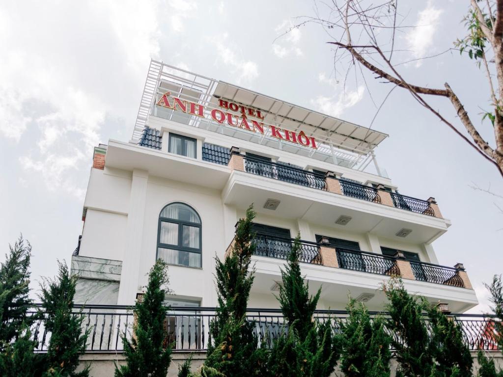 Tòa nhà nơi khách sạn tọa lạc