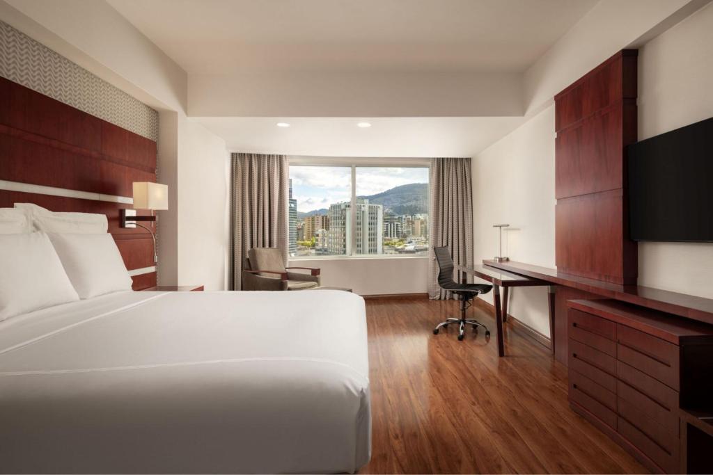 Postel nebo postele na pokoji v ubytování JW Marriott Quito