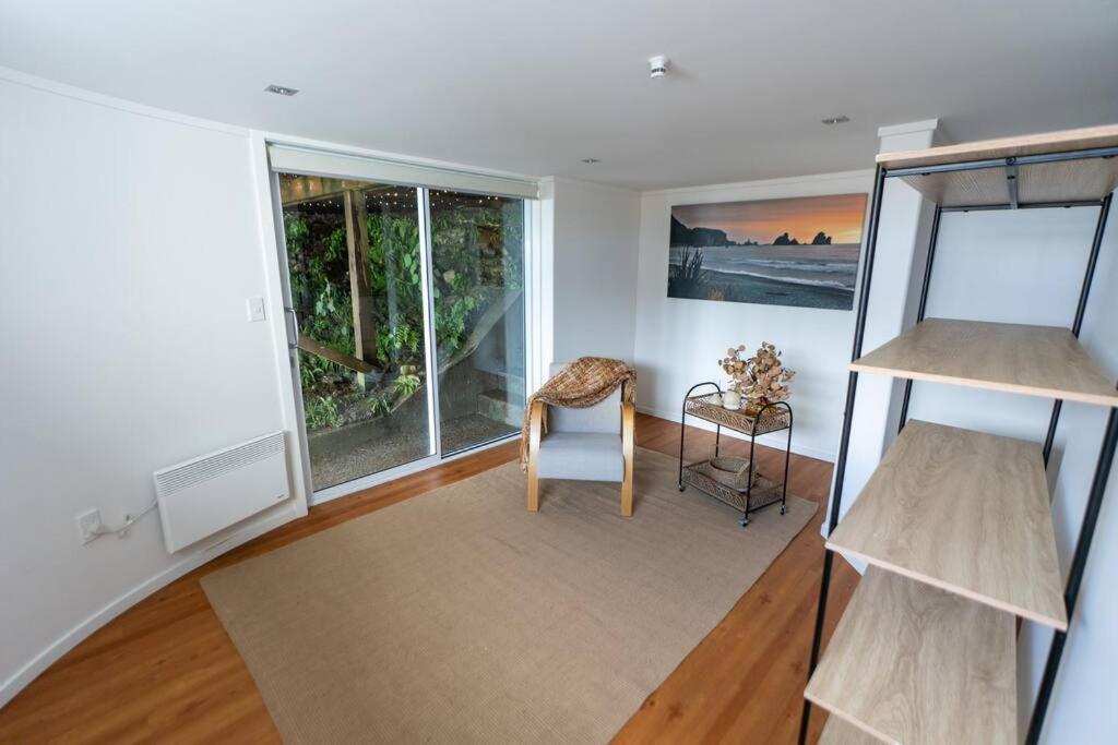 Hilltop Escape - Spa & Views - Resim 19