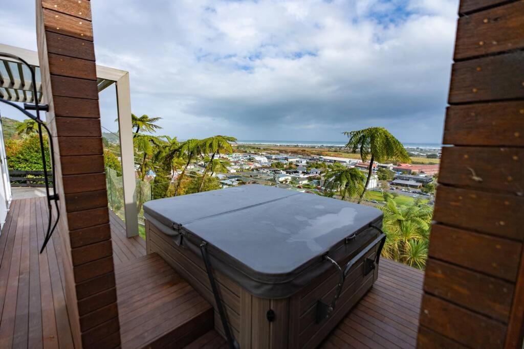 Hilltop Escape - Spa & Views - Resim 10