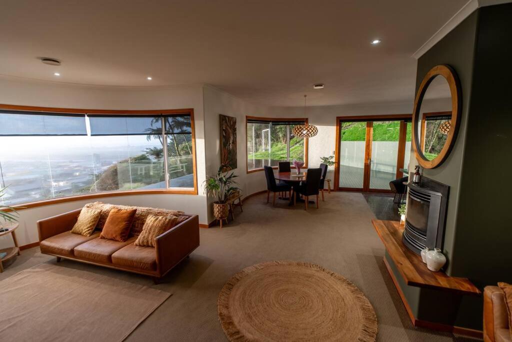 Hilltop Escape - Spa & Views - Resim 5