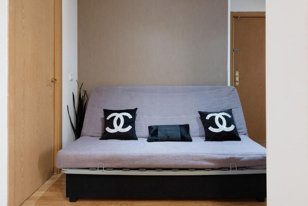 A bed or beds in a room at Apartamentos Day Madrid ILDEFONSO Centro Gran Via Sol Malasaña