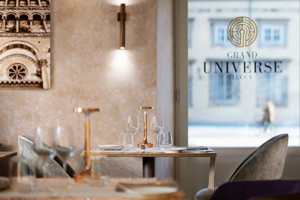 Reštaurácia alebo iné gastronomické zariadenie v ubytovaní Grand Universe Lucca, Autograph Collection
