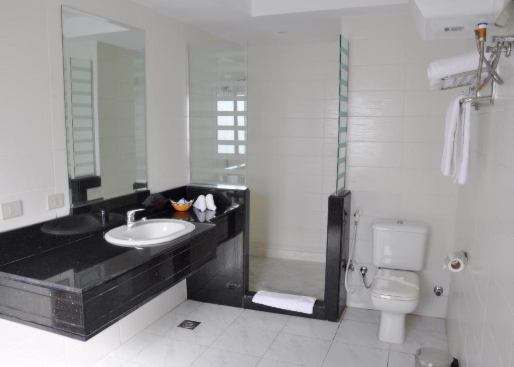 Koupelna v ubytování Naama Inn Hotel