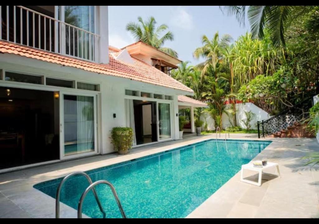 Бассейн в Aguada Anchorage - The Villa Resort, Candolim или поблизости