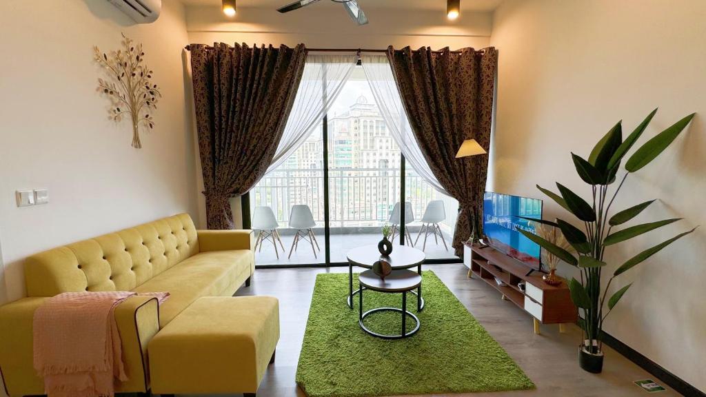 Posezení v ubytování Putrajaya Antara Residence Air-Con Suite Facing Lake View