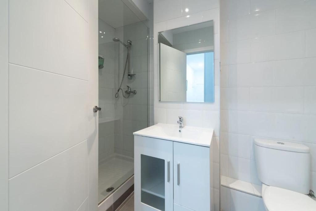 Koupelna v ubytování Apartamentos Day Madrid SOL Centro Gran Via