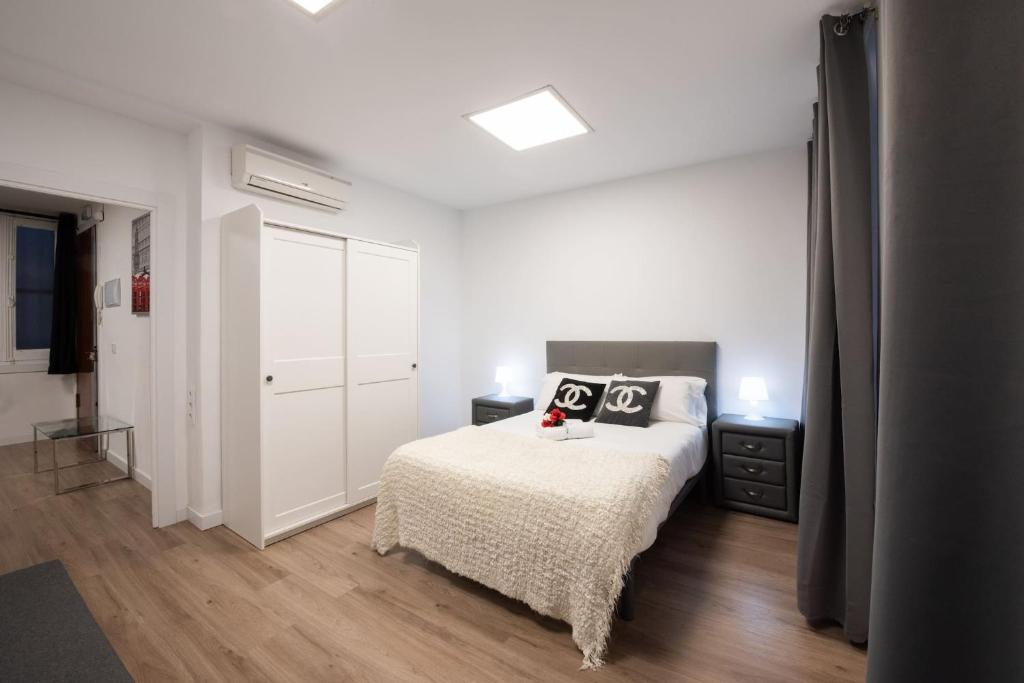 A bed or beds in a room at Apartamentos Day Madrid SANTO DOMINGO Centro Gran Via Sol Malasaña