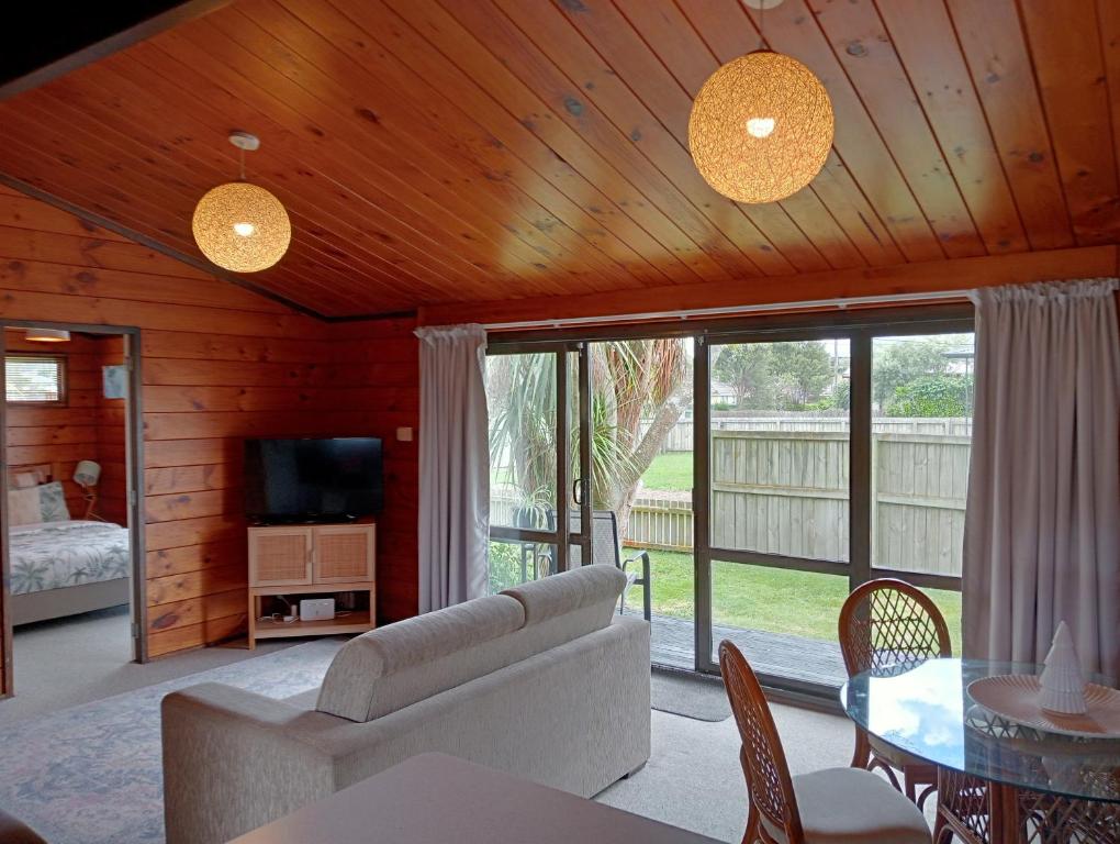 Cosy n Central Rotorua 2BR Entire House & Studio -summer only - Resim 9