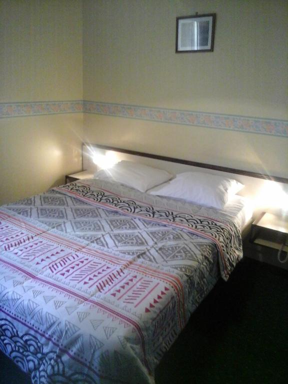 Postel nebo postele na pokoji v ubytování Hôtel l'Eden
