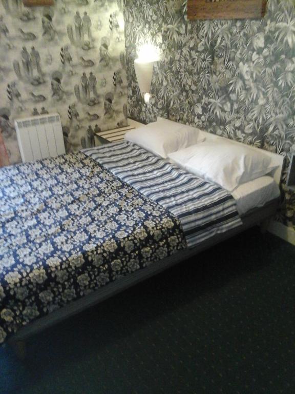 Postel nebo postele na pokoji v ubytování Hôtel l'Eden