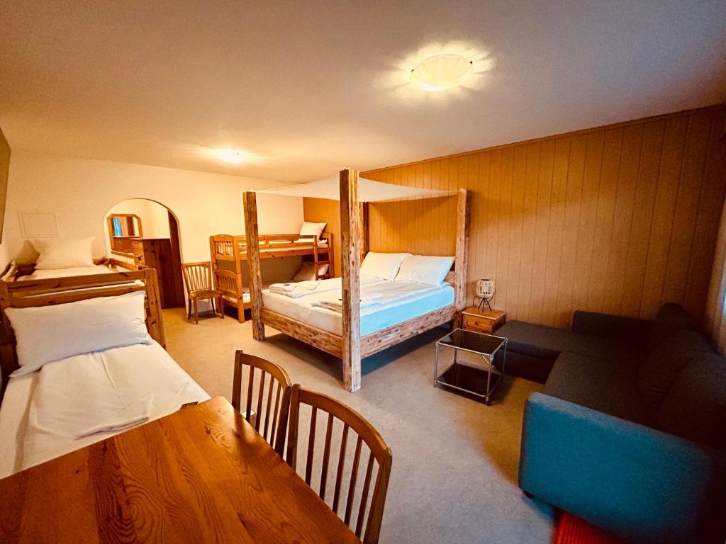 Postel nebo postele na pokoji v ubytování Spacious Studio in Swiss Alps