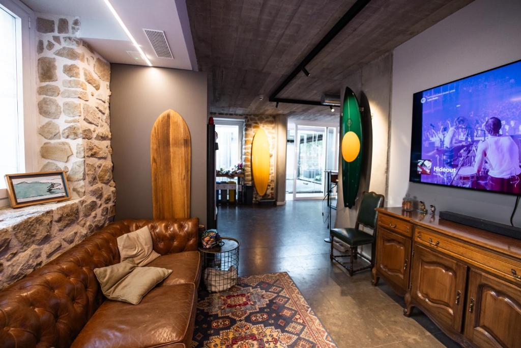 TV a/nebo společenská místnost v ubytování Zarautz Surf House
